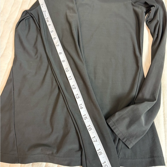 Under Armour Black V-Neck Performance Shirt size L - Picture 8 of 8